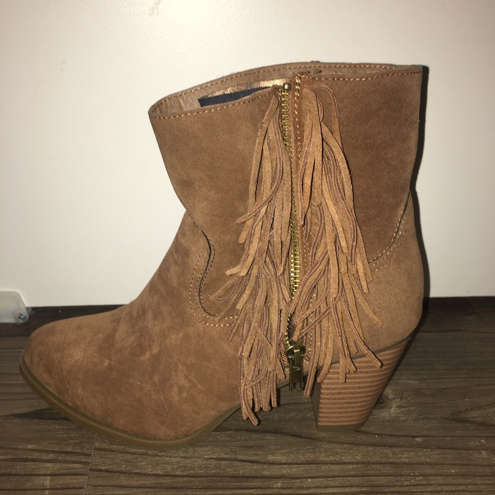 Fringed suede boots